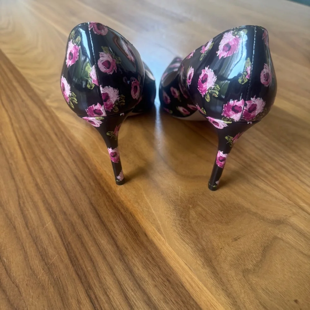 Prada Pink Rose-Print Patent Leather Pointed-Toe Heels (Size 7.5) - Picture 3 of 4